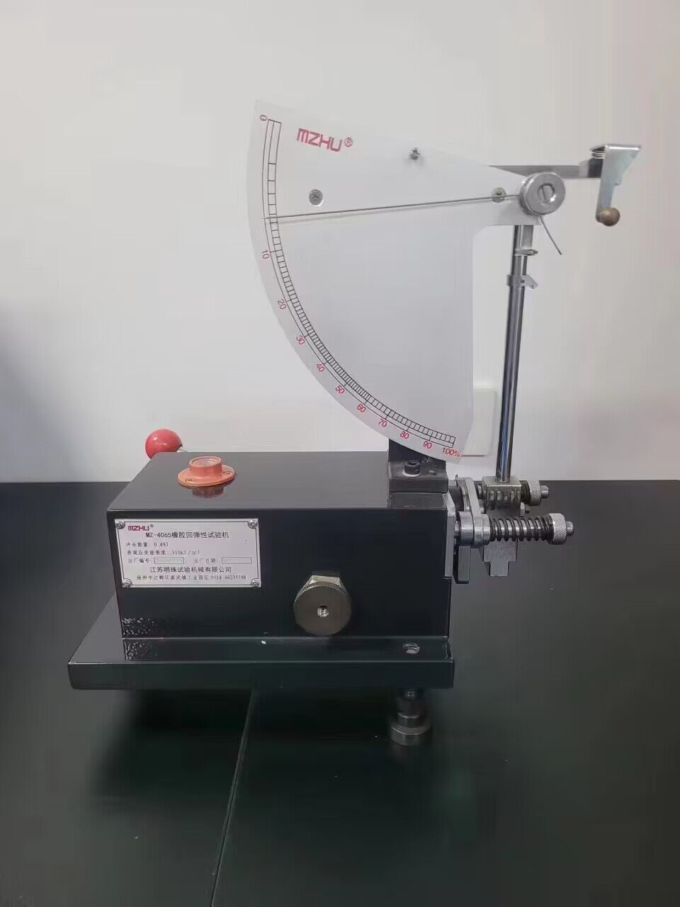 Electronic tensile tester machine in action